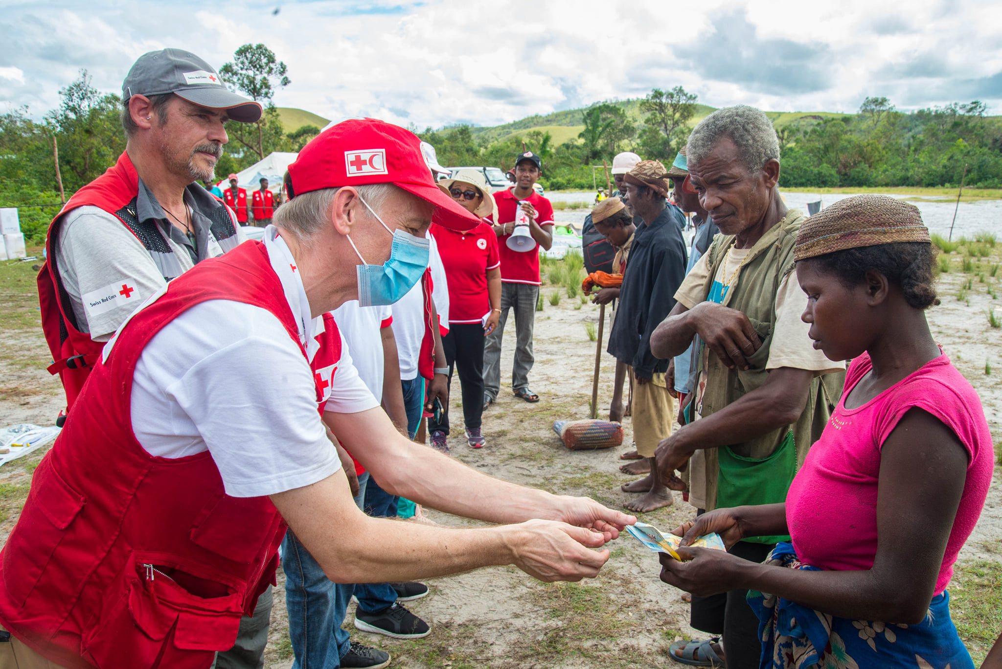 Distribution de kits abris